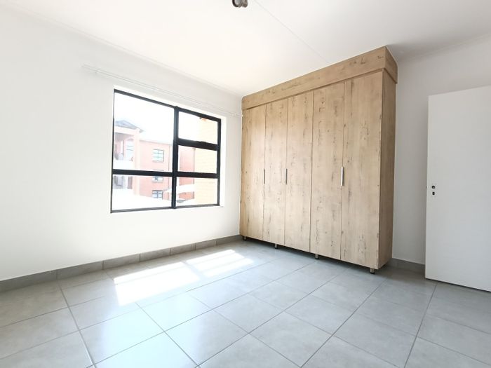 Glen Marais Apartment To Rent: 2 beds, secure estate, open-plan living, balcony.