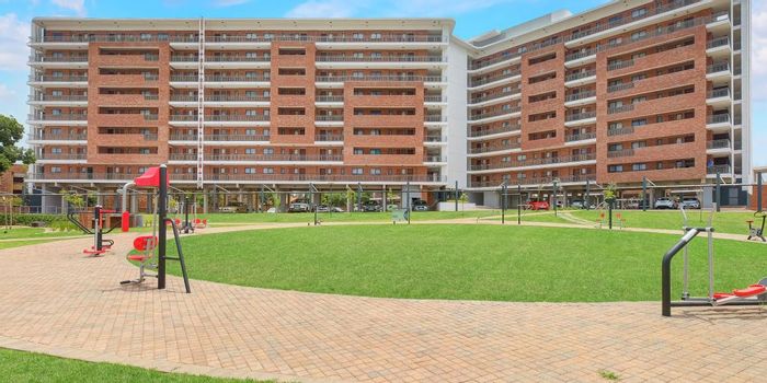 2-Bedroom Apartment To Rent in Die Hoewes with pool, gym, and security.