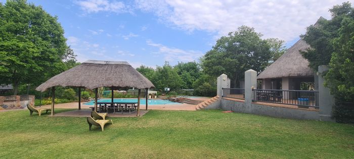 2 Bed, 2 Bath Apartment To Rent in Jukskei Park with garden and amenities.