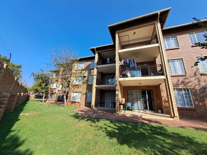 To Rent: 3-Bedroom Apartment in Valhalla with balcony, secure complex, and amenities.