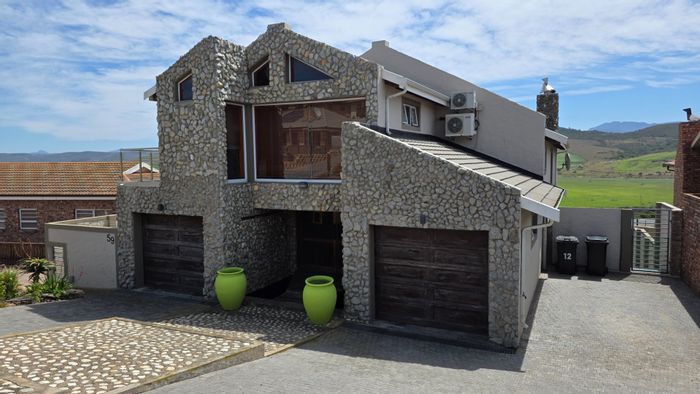 Unique Reebok house for sale: spacious living, braai area, mountain views, 3 beds.