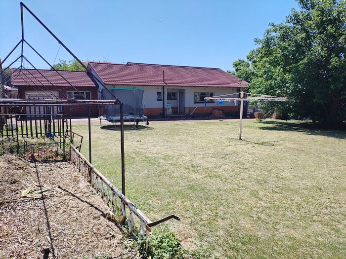 Casseldale House For Sale: 3 Bedrooms, Borehole, Swimming Pool, Spacious Yard.