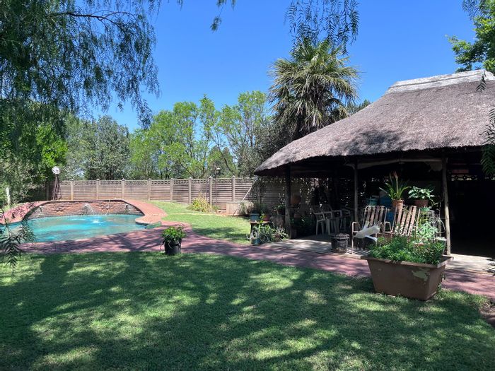 Farm in Theoville For Sale: 4 beds, boreholes, pool, flatlet, and ample land.