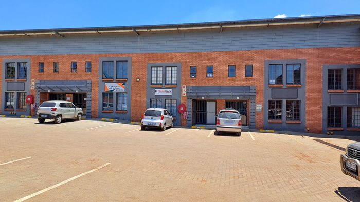 Industrial Units To Rent in Hennopspark: 24-hour security, excellent transport access.