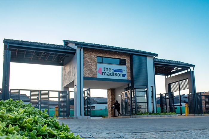 3-Bedroom Apartment To Rent in Rooihuiskraal North with private garden and prepaid electricity.