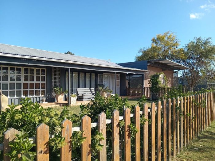 Self-sustainable house for sale in Albertinia Central with extensive amenities and features.