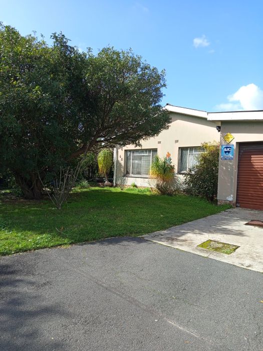 Belmont Park House For Sale: 3 beds, garage, open plan living, renovation potential.
