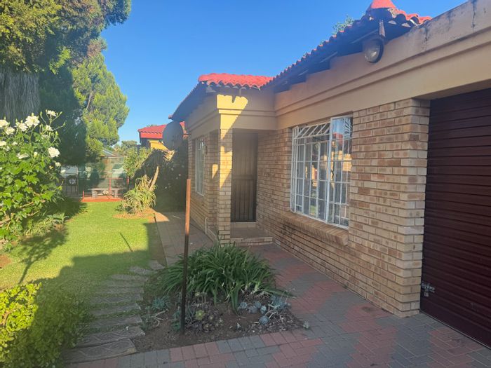 For Sale: 3-Bedroom Townhouse in Meiringspark with garden, garage, and low maintenance.