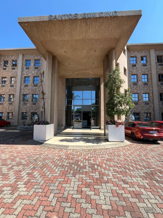 Commercial space to rent in Bruma: adaptable layout, 24/7 security, parking available.