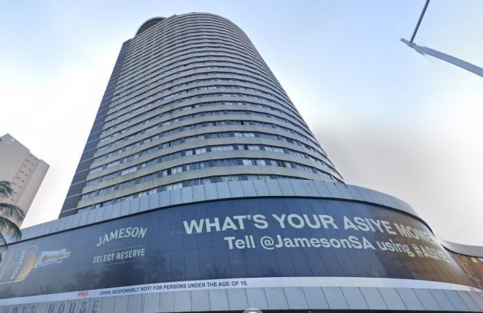 1-Bedroom Apartment For Sale in Durban Central with Harbor Views and 24-Hour Security.