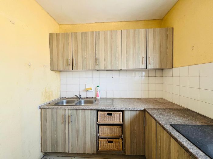 For Sale: Apartment in Durban Central with harbor views, 24-hour security, and amenities.