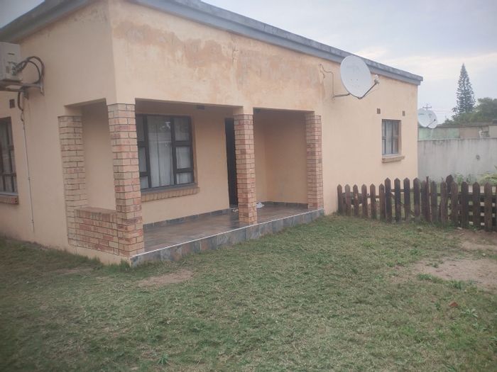 For Sale: House in Esikhawini Central with 2 bedrooms, fenced yard, and convenient access.