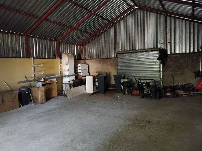 Industrial property to rent in Glen Austin AH, 1400 sqm for diverse businesses.