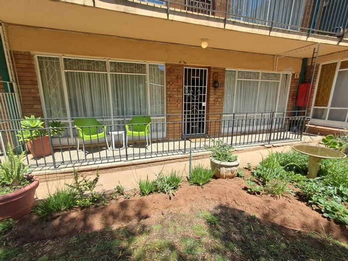 For Sale: 1-Bedroom Apartment in Wilkoppies, near Saamtrek Primary, with garage.