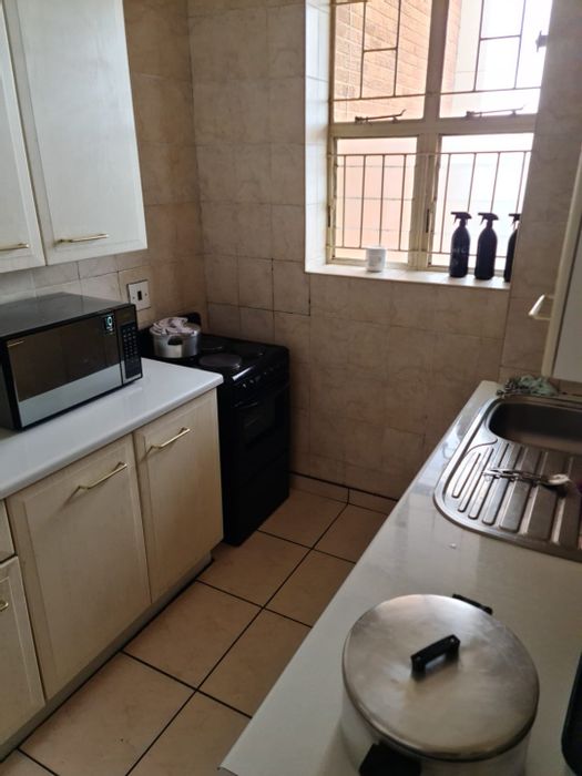 Arcadia Apartment For Sale: 2.5 bedrooms, parking, lift, near amenities.