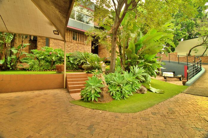 Die Wilgers House For Sale: 6 Bedrooms, Pool, Garage, Security, Staff Quarters.