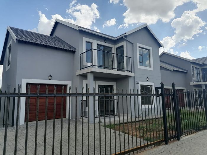 For Sale: 4-Bedroom Townhouse in Bloemspruit with Garage, Garden, and Security.