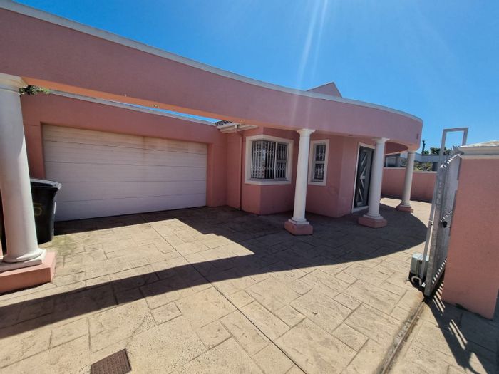 Turf Hall Estate House For Sale: 4 bedrooms, office space, secure parking, large yard.