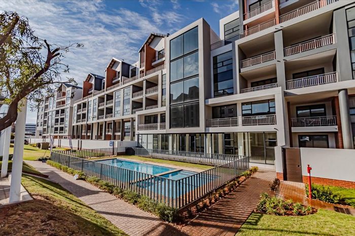 For Sale: 3-Bedroom Apartment in Greenstone Hill with Private Patio and Security.