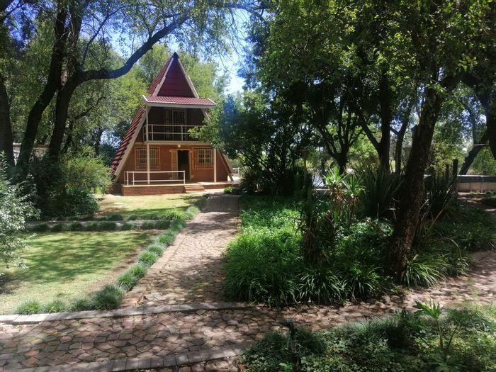 Farm for Sale in Pretorius Kraal: Riverfront, A-frame home, guest container, private jetty.