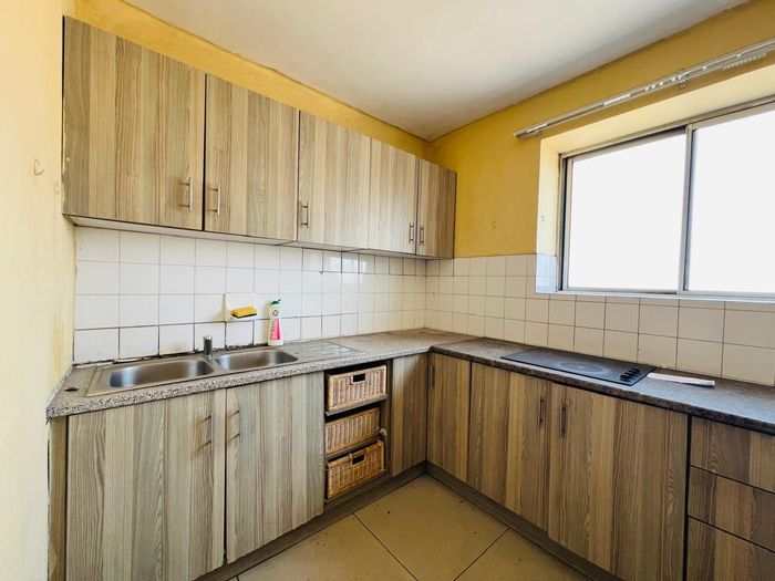 For Sale: Apartment in Durban Central with harbor views, 24-hour security, and amenities.