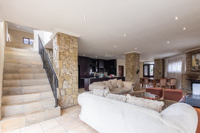 For Sale: Ruimsig House with 4 Bedrooms, Pool, Guest Suite, and Security.