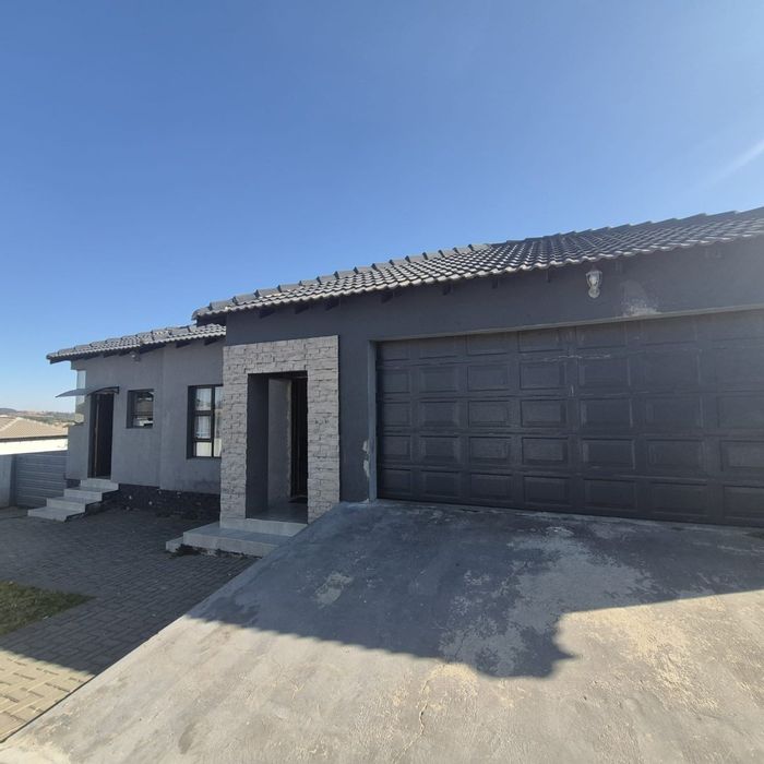 House For Sale in Wildtuin Park: 3 beds, pool, double garage, secure estate.