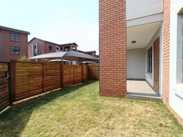 Glen Marais Apartment To Rent: 2 beds, private garden, secure estate amenities.