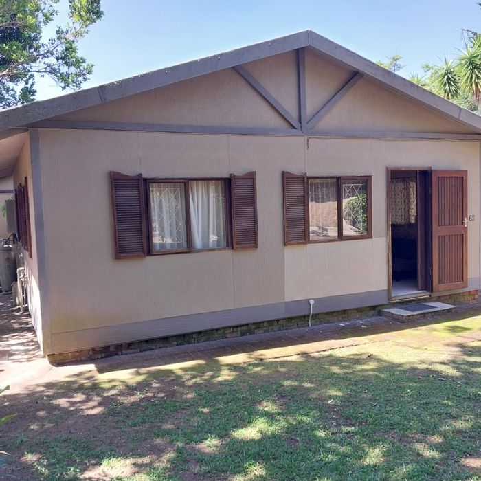 2-Bedroom Townhouse For Sale in Hibberdene Central with Pool, Tennis Court, and Mini Golf.