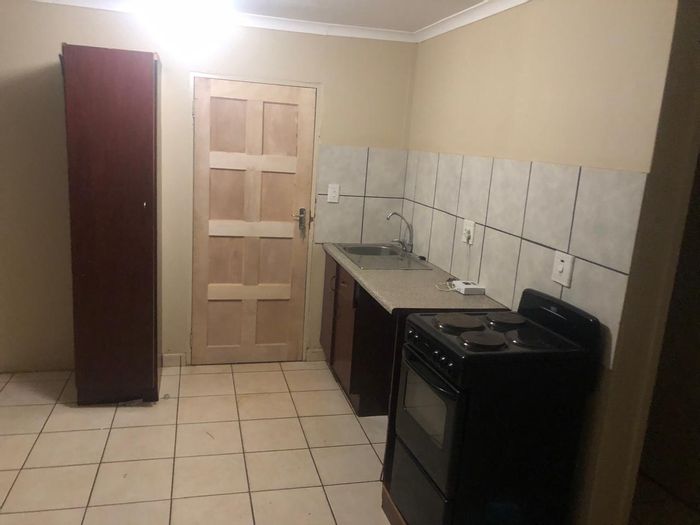 Northam Central House For Sale: 3 Bedrooms, Ensuite, Open-Plan Living, Move-In Ready.