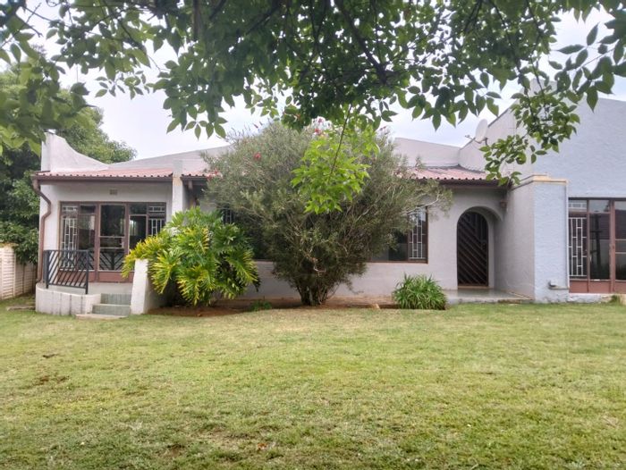 For Sale: 3-Bedroom House with Pool, Garden, and Double Garage in Pomona.