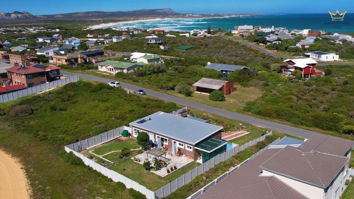 For Sale: 2-Bedroom House in Pearly Beach with sea views, garage, and braai.