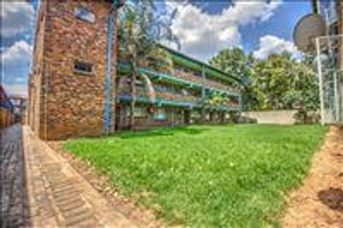 For Sale: 2-Bedroom Apartment in Kempton Park Central with communal garden and security.