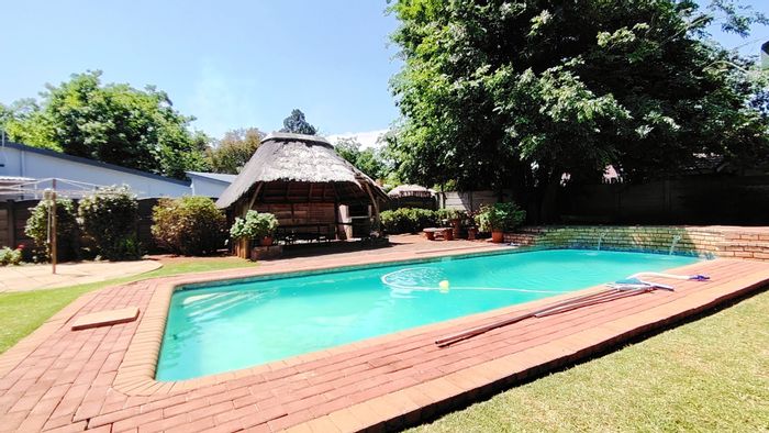 Risiville House For Sale: 3 Bedrooms, Pool, 2 Flatlets, Family-Friendly Layout.