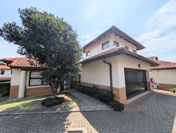 Izinga Townhouse To Rent: 4 bedrooms, pet-friendly, 24-hour security, fenced garden.