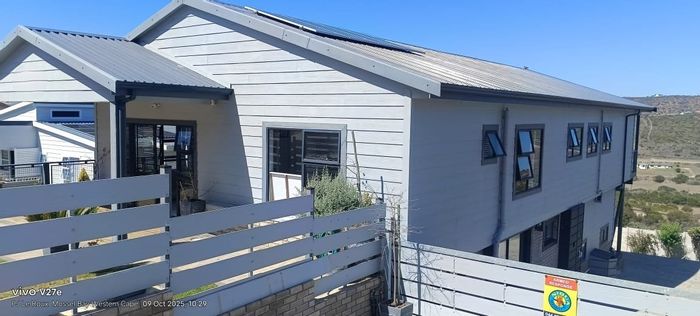 6-bedroom house to rent in Seemeeu Park with solar power and ample parking.