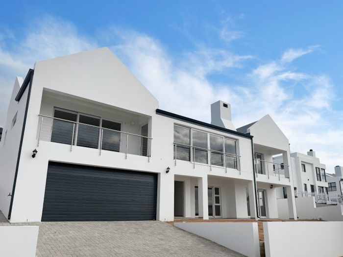 For Sale: House in Da Gama Bay with ocean views, flatlet, and double garage.