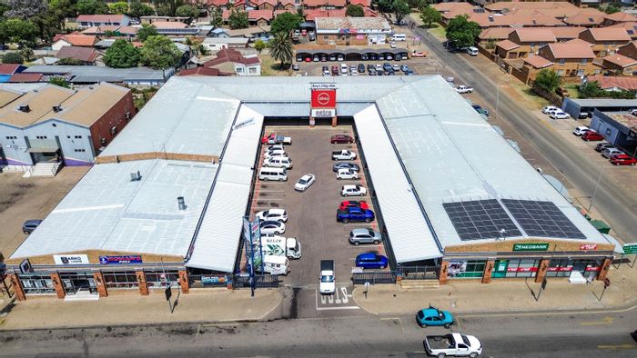 Commercial Retail Space To Rent in Erasmus: 250-500 sqm, prime location, ample parking.