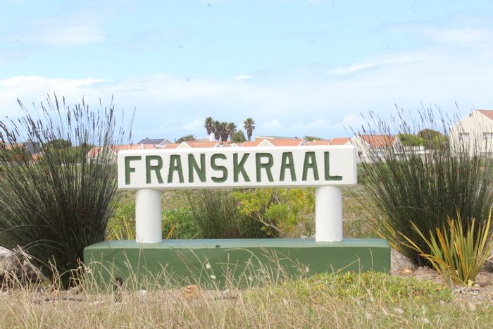 Franskraal For Sale: 911 m² vacant land near beach, shops, and nature.