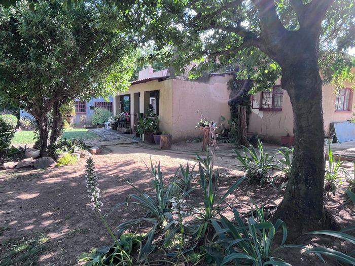 For Sale: 3-bedroom house on 2.2 Ha with horse stalls and workshop in Theoville.