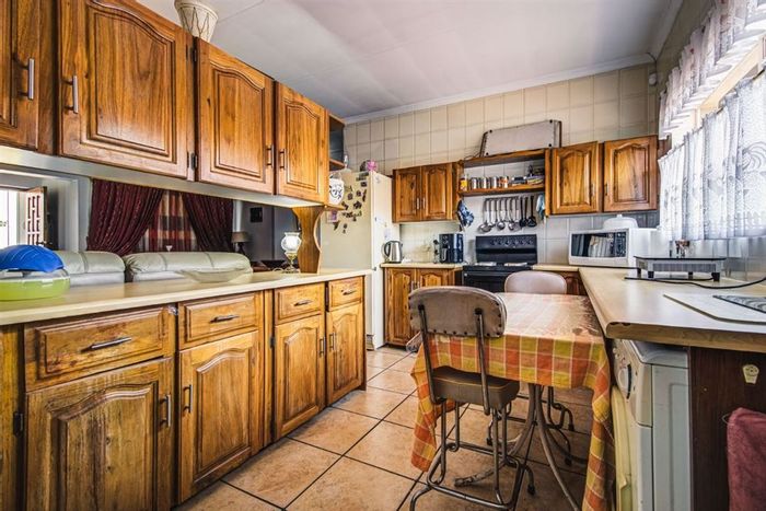 Norkem Park Townhouse For Sale: 2 Beds, 2 Baths, Double Garage, Open Plan Living.