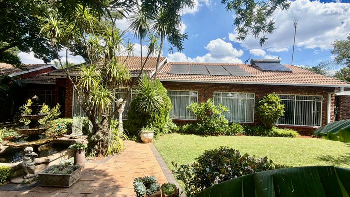 3-Bedroom House For Sale in Doringkruin with Pool, Lapa, and Security Features.