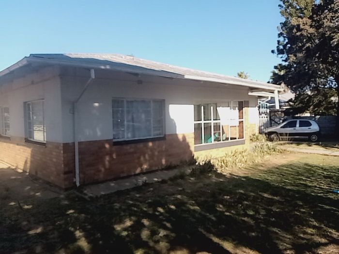 House for Sale in Bothaville Central: 3 Bedrooms, Borehole, Income Potential.