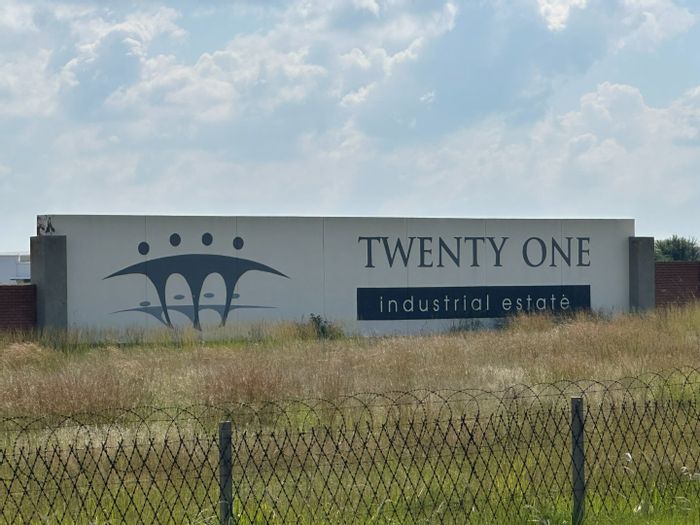 Industrial warehouses in Clayville to rent with double security and flexible lease options.