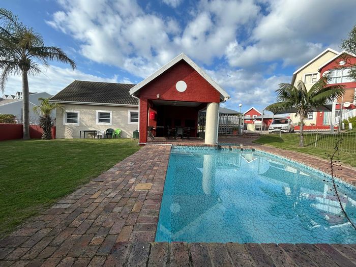 Aston Bay Apartment For Sale: 3 beds, beach access, lagoon views, communal pool.