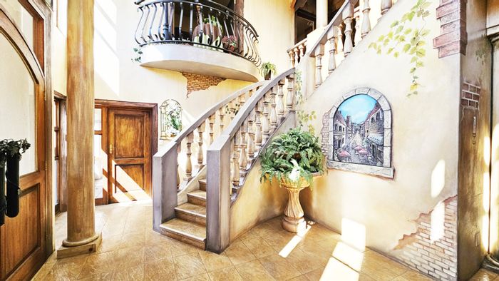 For Sale: House in Maraldi Estate with cinema, indoor pool, and river access.