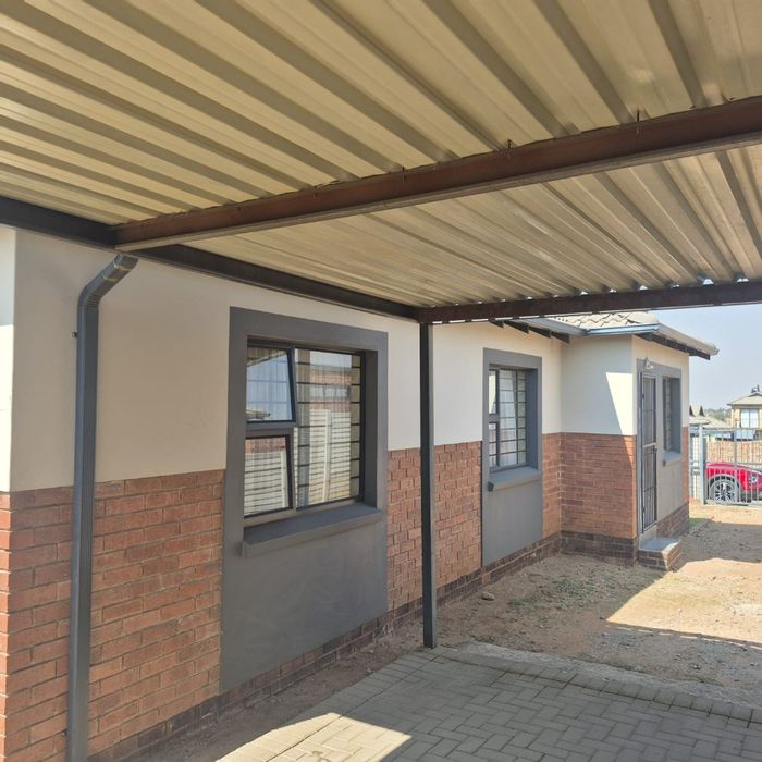 Mindalore House For Sale: 3 beds, 2 baths, secure yard, carport included.