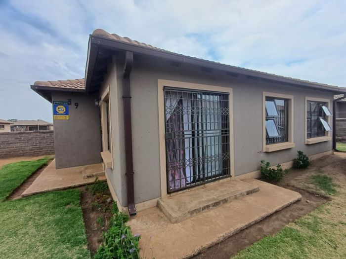 Ellaton House For Sale: 3 bedrooms, pet-friendly, spacious layout, ideal for families.