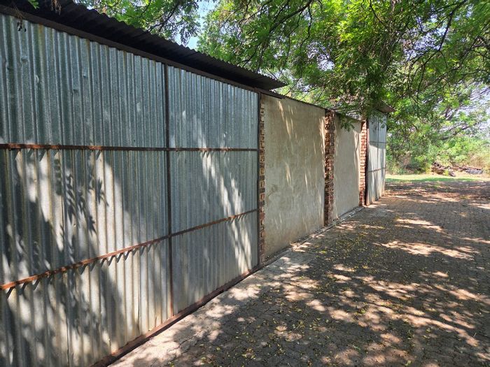 Prime Commercial Space To Rent in Wilkoppies with Key Amenities Available.