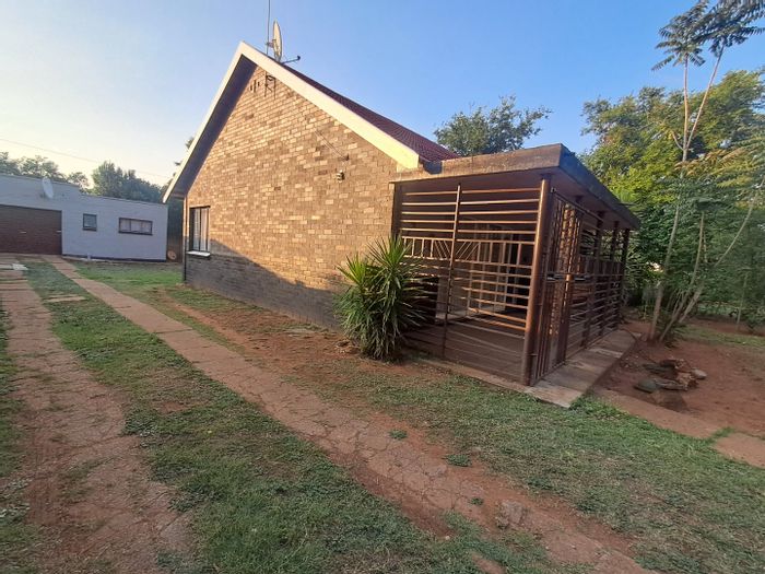 For Sale: 3-Bedroom House in Stilfontein Central with Garage and Spacious Yard.